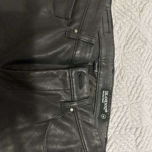Womens Mid Rise Vegan leather skinny pants size 28.